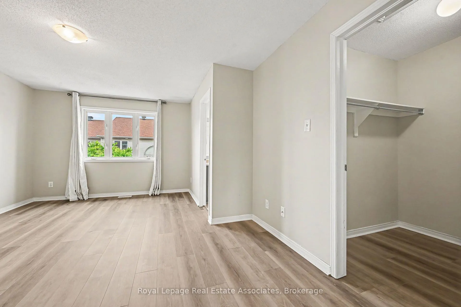 Photo 10 of 158 Lokoya Street, Ottawa, Kanata - Emerald Meadows/Trailwest — HOMEH