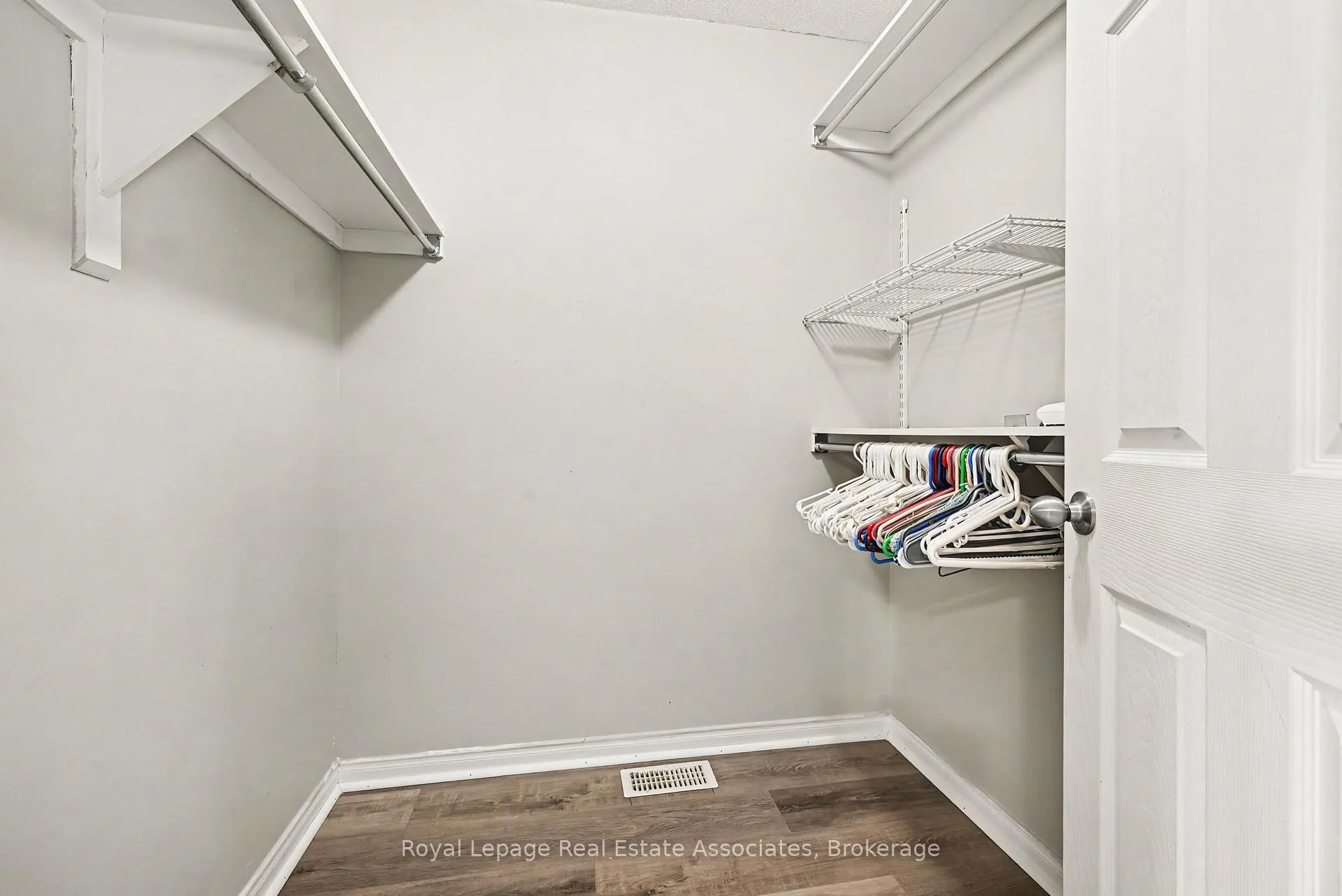 Photo 11 of 158 Lokoya Street, Ottawa, Kanata - Emerald Meadows/Trailwest — HOMEH