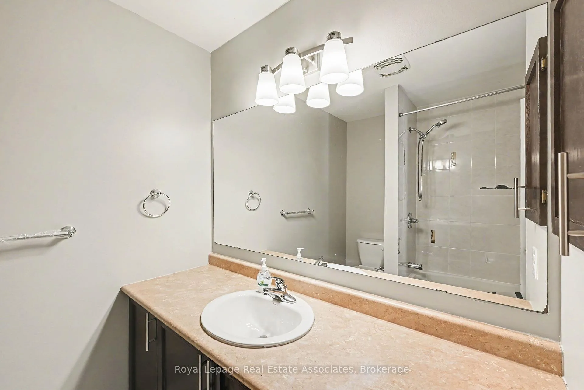 Photo 12 of 158 Lokoya Street, Ottawa, Kanata - Emerald Meadows/Trailwest — HOMEH