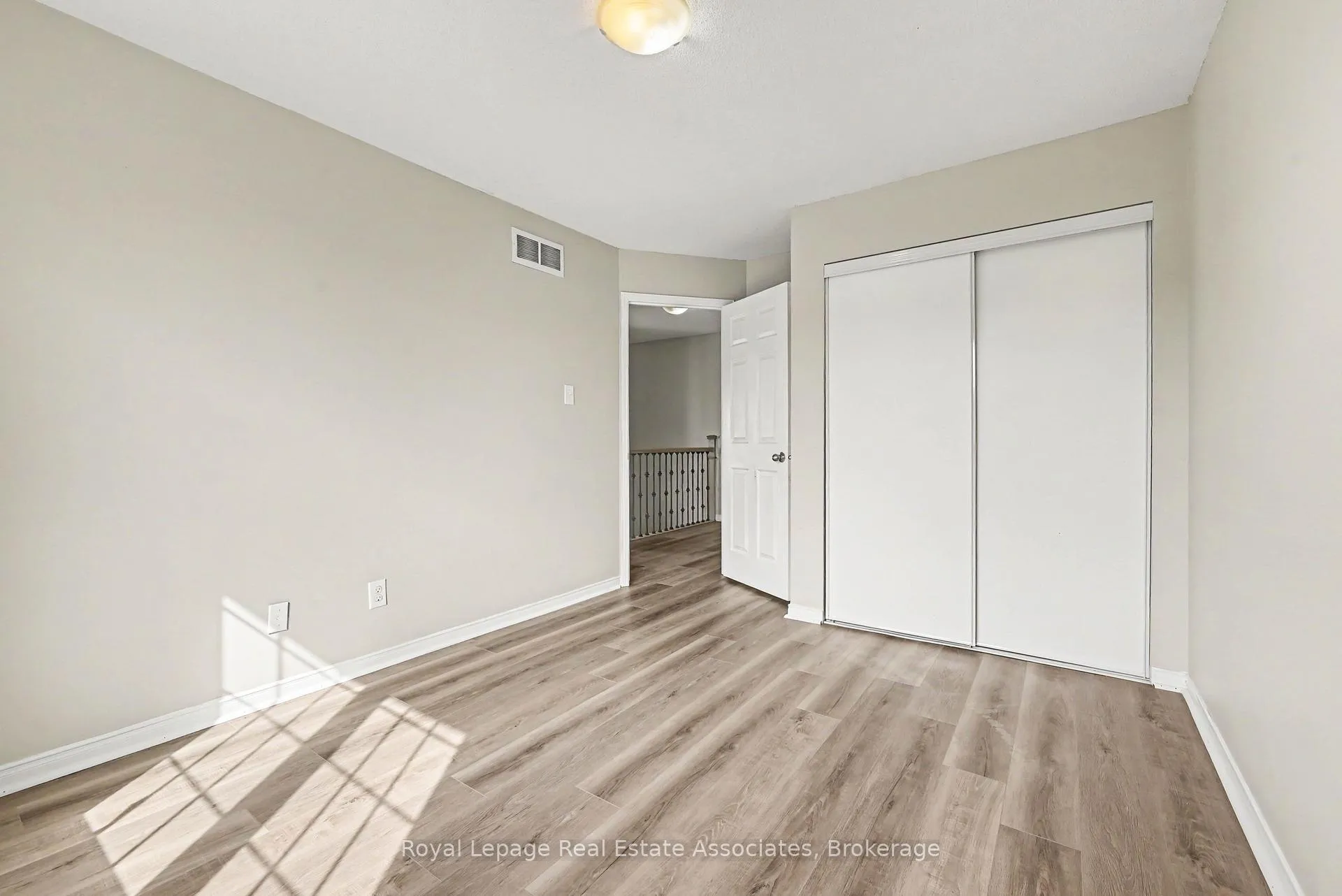 Photo 14 of 158 Lokoya Street, Ottawa, Kanata - Emerald Meadows/Trailwest — HOMEH