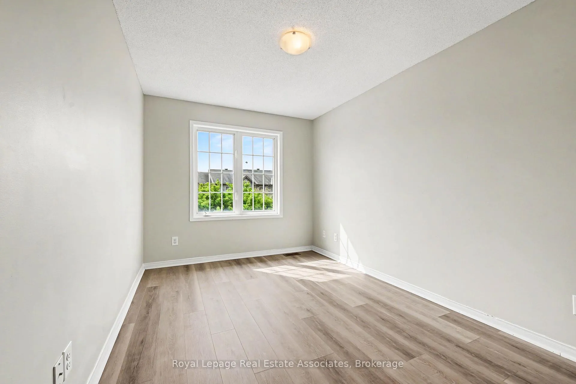 Photo 15 of 158 Lokoya Street, Ottawa, Kanata - Emerald Meadows/Trailwest — HOMEH