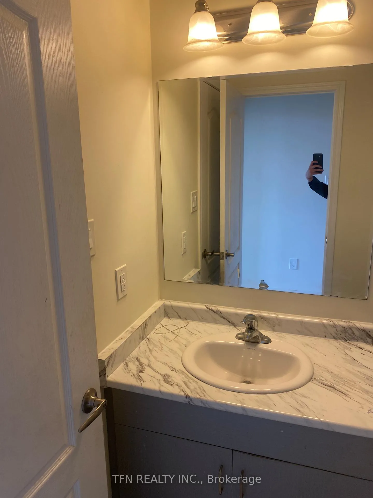 Photo 12 of 63 Baycliffe Crescent, Brampton, Northwest Brampton — HOMEH