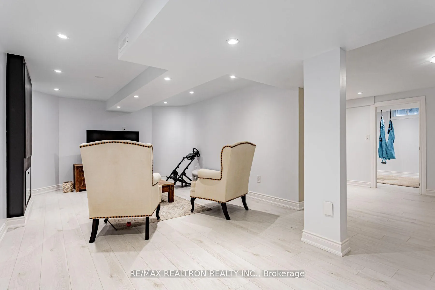 Photo 18 of 442 Mill Street, Richmond Hill, Mill Pond — HOMEH