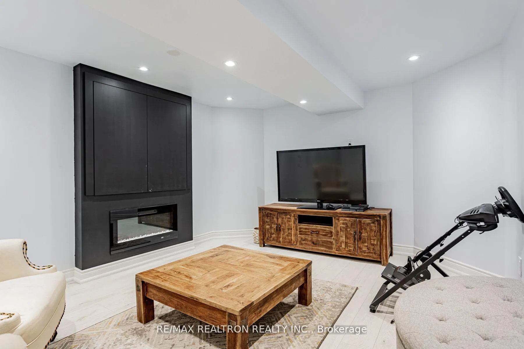 Photo 19 of 442 Mill Street, Richmond Hill, Mill Pond — HOMEH