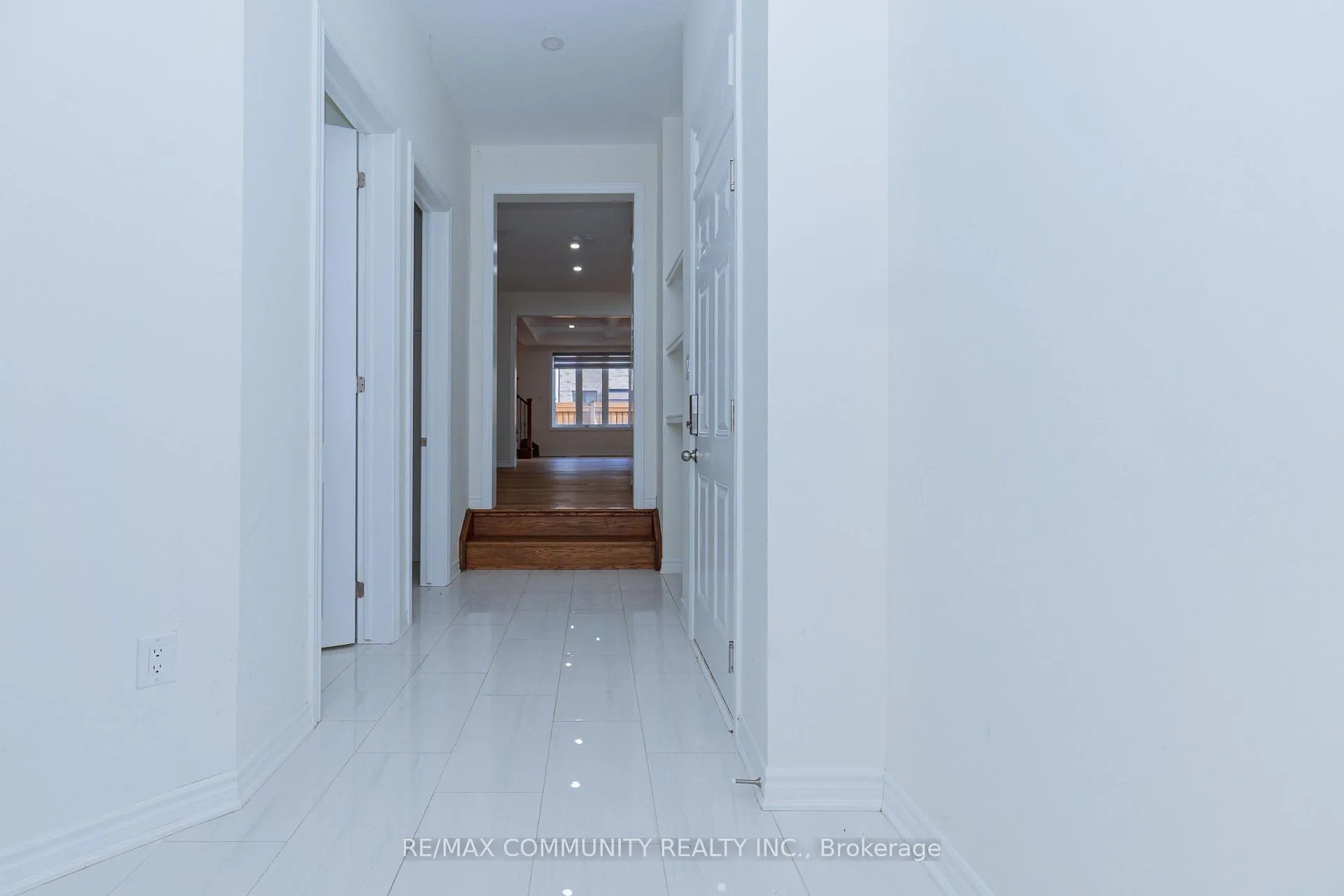 Photo 4 of 51 Cisco Drive, Whitby, Lynde Creek — HOMEH