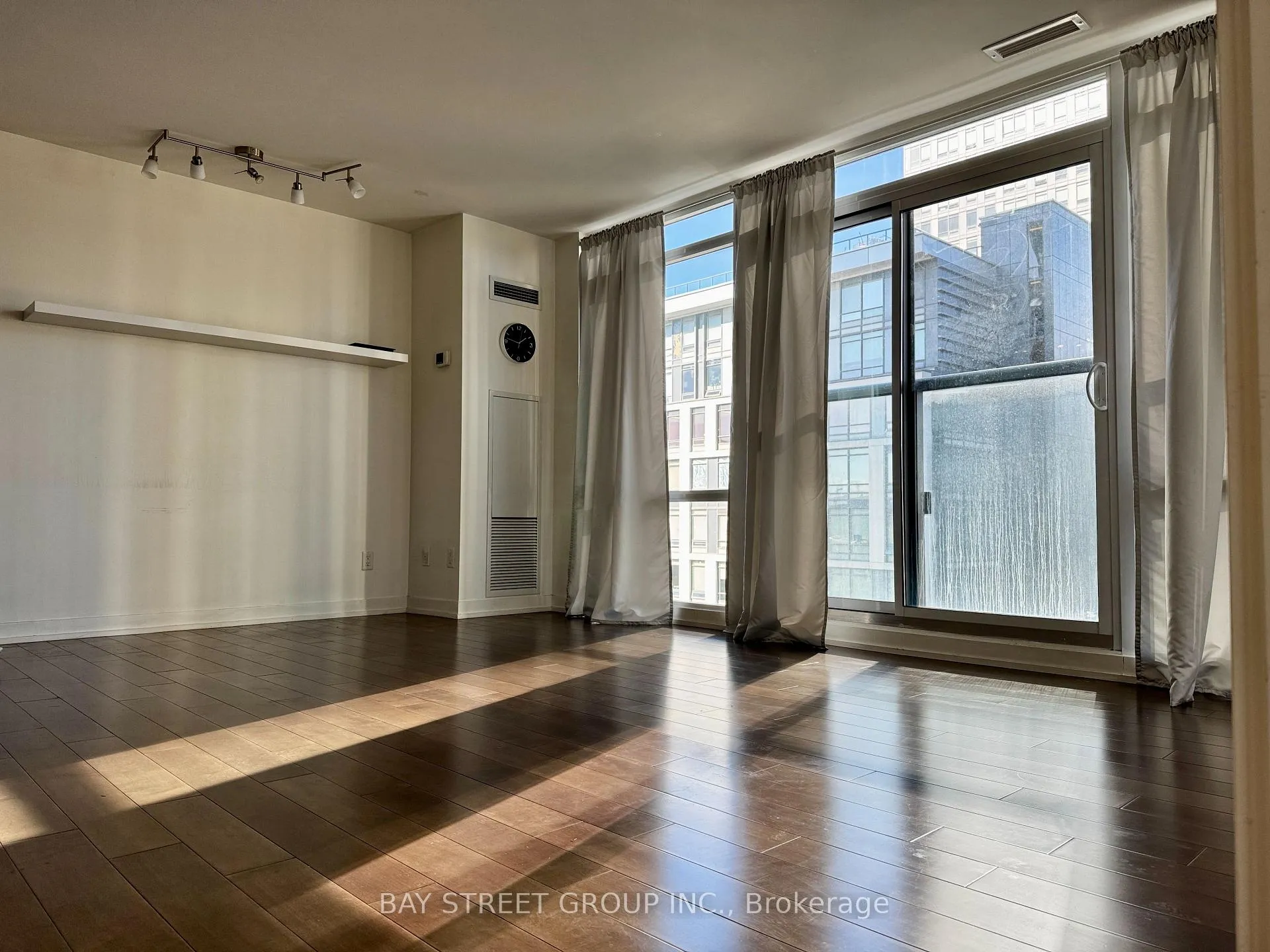 Photo 5 of Unit 409, 170 Fort York Boulevard, Toronto, Waterfront Communities — HOMEH