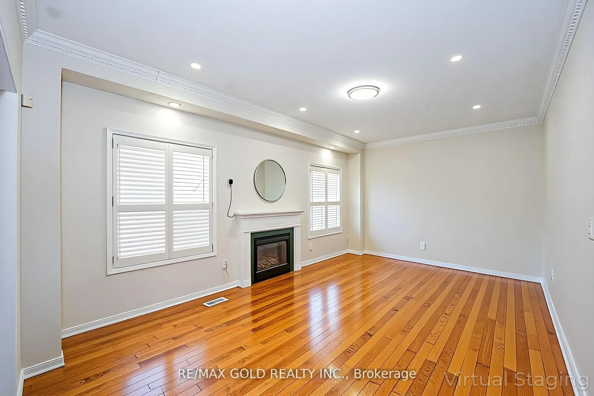 Photo 6 of 321 Queen Mary Drive, Brampton, Fletcher's Meadow — HOMEH