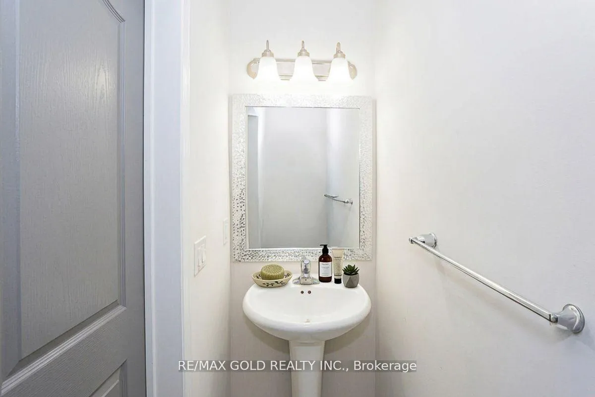 Photo 12 of 321 Queen Mary Drive, Brampton, Fletcher's Meadow — HOMEH