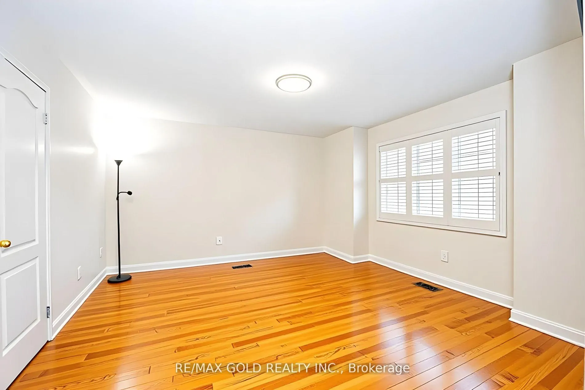 Photo 17 of 321 Queen Mary Drive, Brampton, Fletcher's Meadow — HOMEH