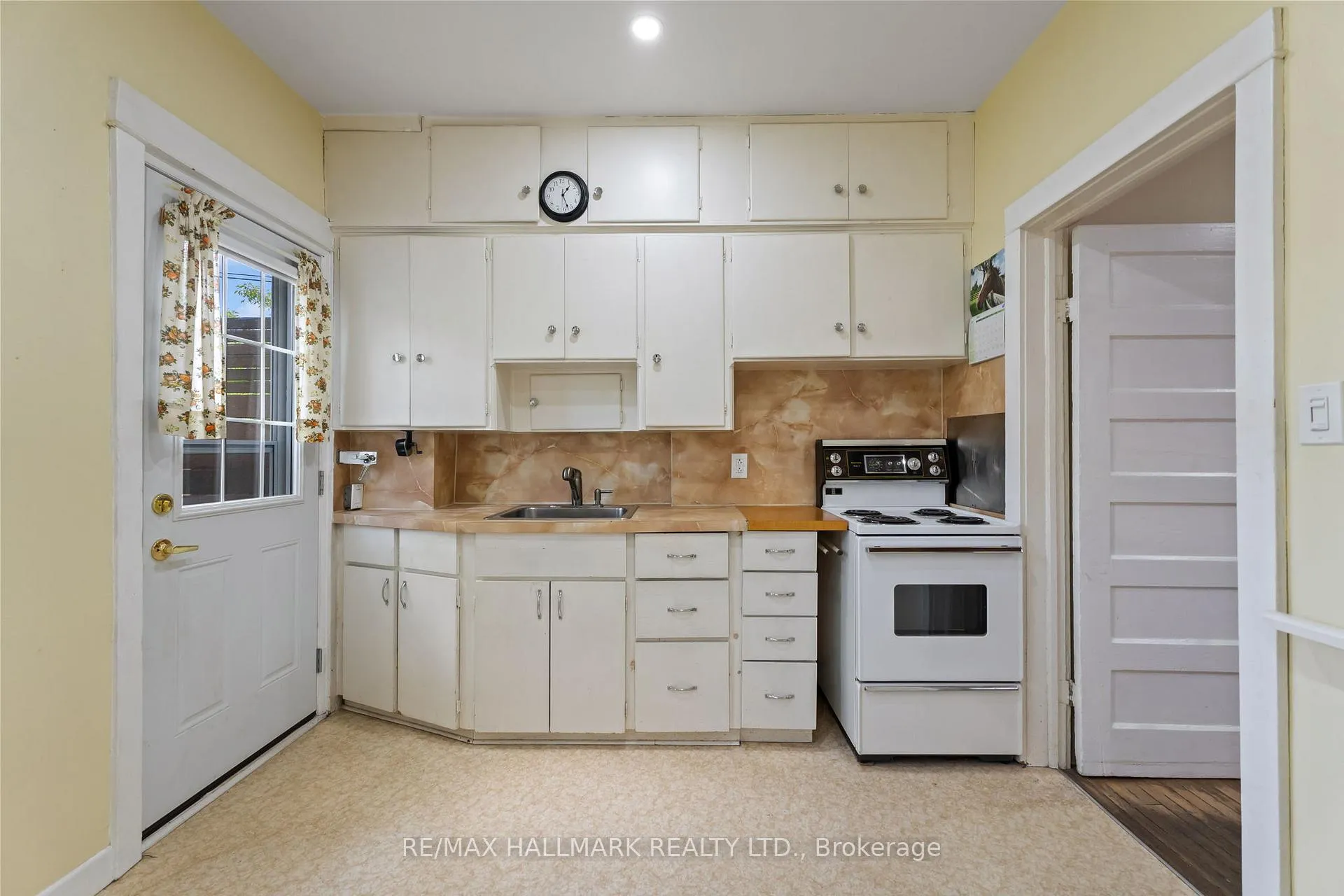 Photo 10 of 7 Wheeler Avenue, Toronto, The Beaches — HOMEH