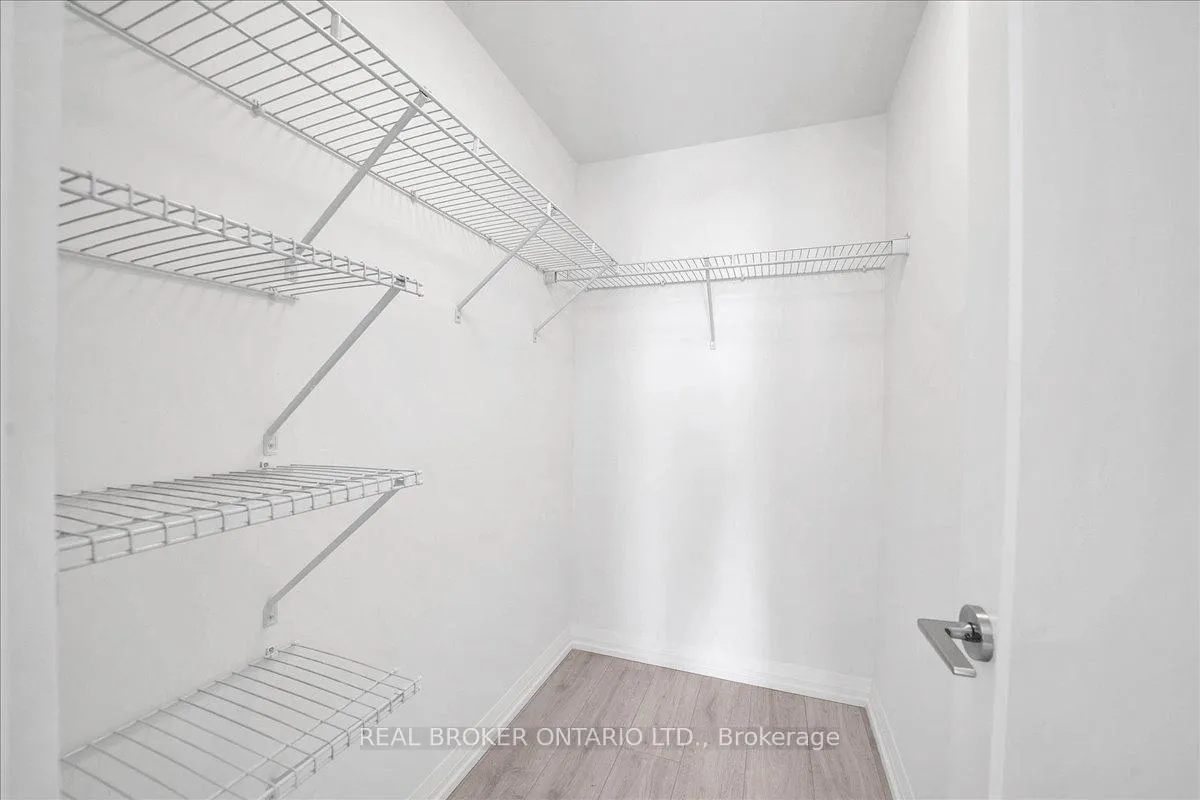 Photo 7 of Unit 2004, 27 Korda Gate, Vaughan, Vellore Village — HOMEH