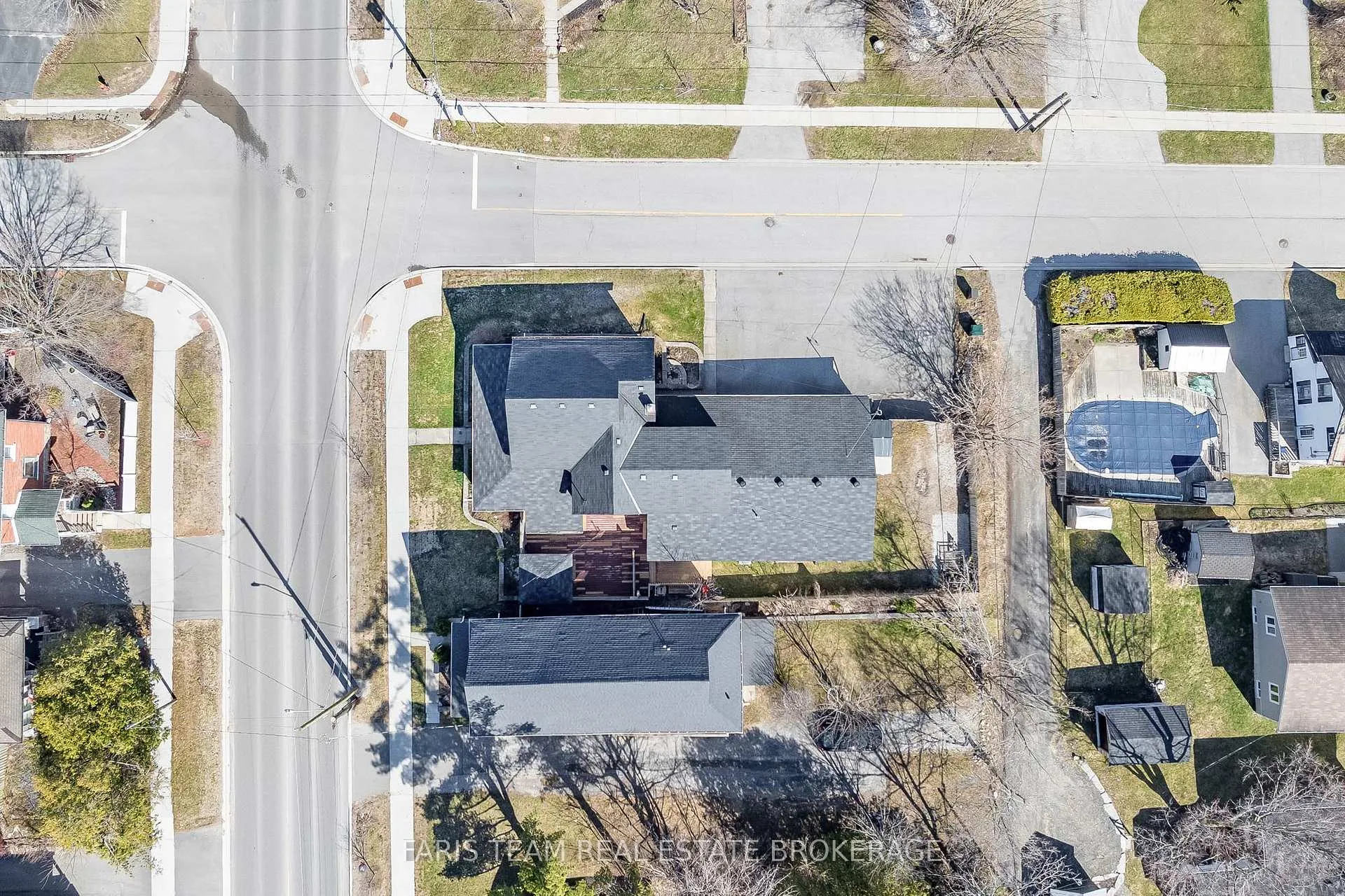 Photo 30 of 240 Laclie Street, Orillia — HOMEH