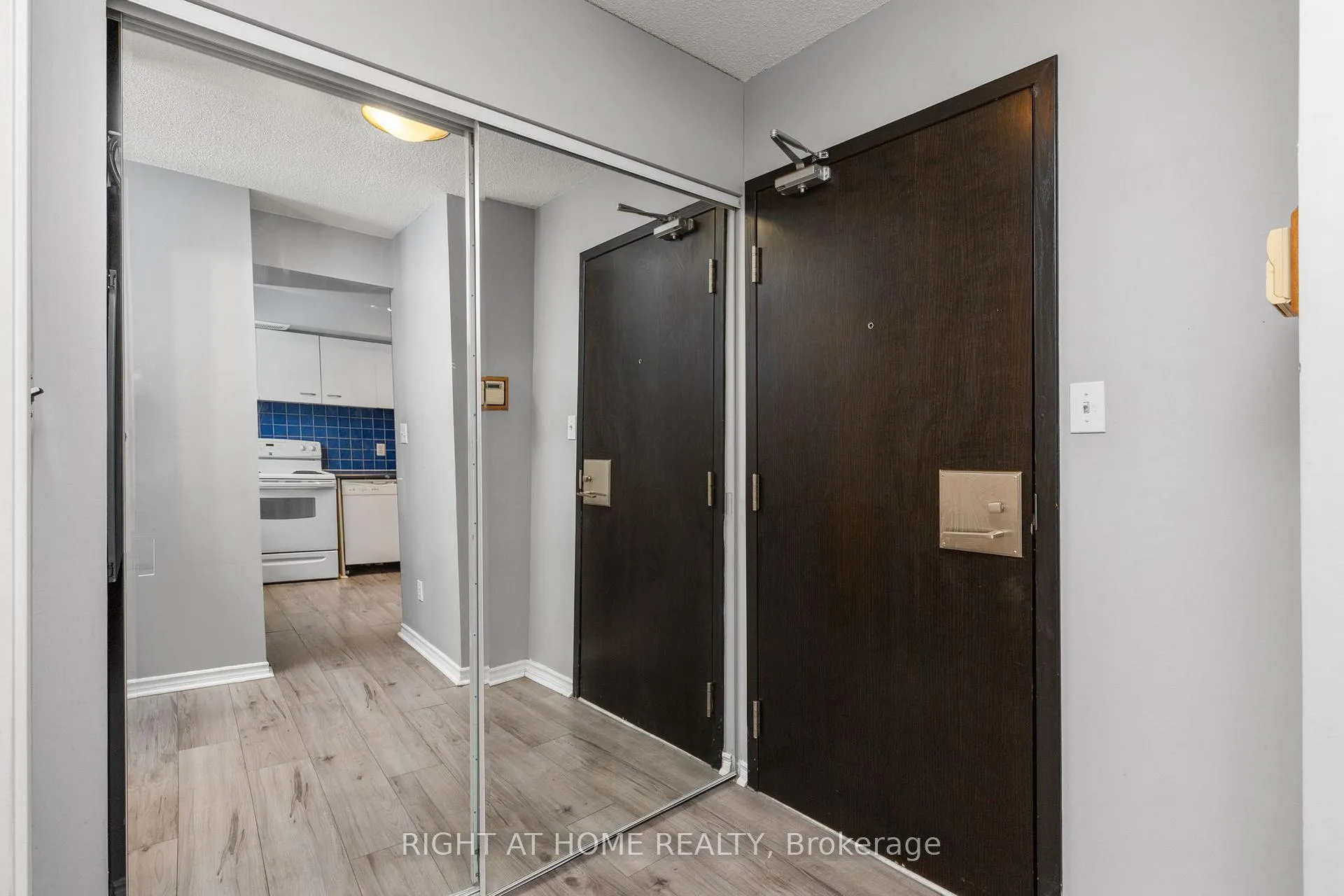 Photo 3 of Unit 303, 25 The Esplanade, Toronto, Waterfront Communities — HOMEH