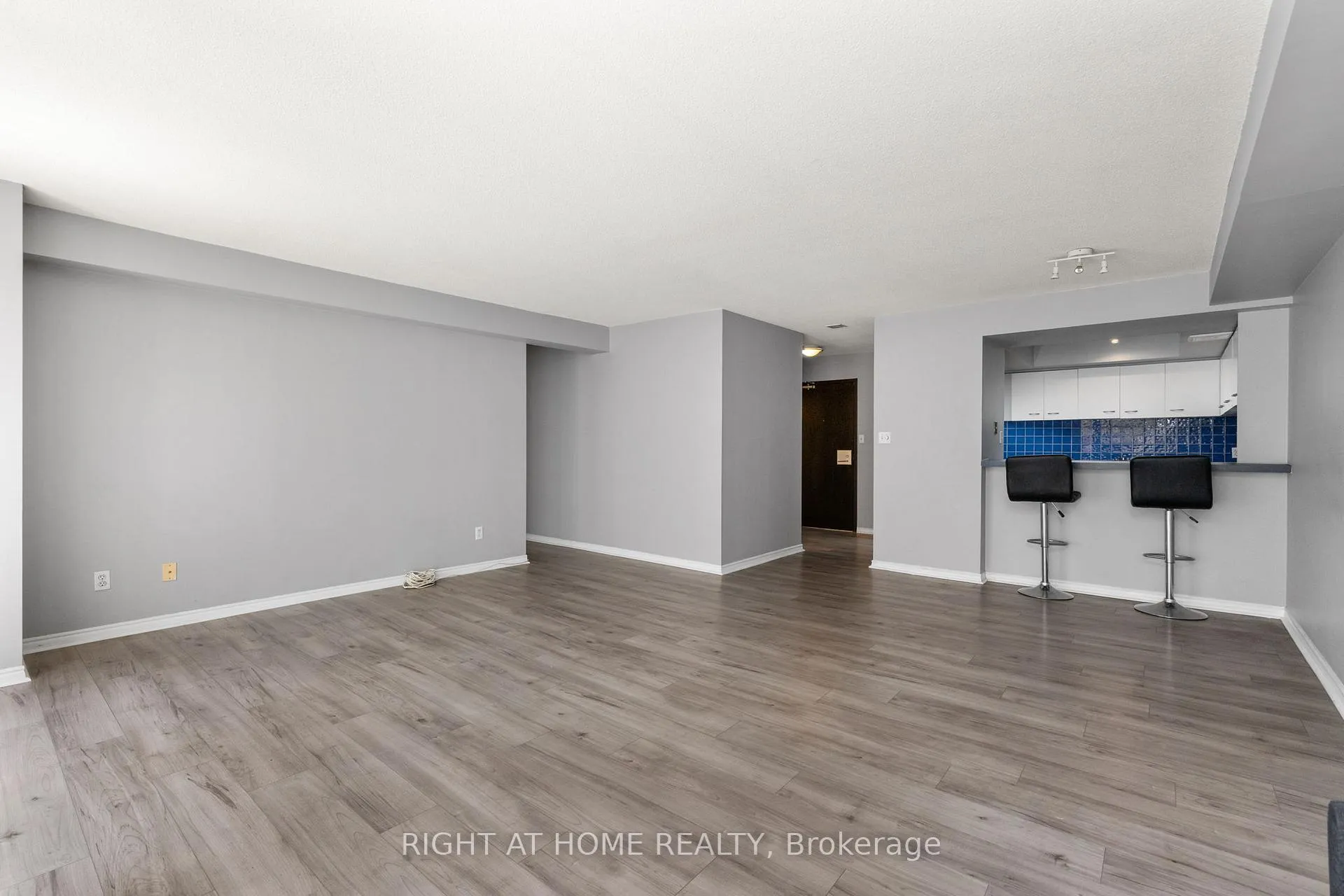 Photo 4 of Unit 303, 25 The Esplanade, Toronto, Waterfront Communities — HOMEH