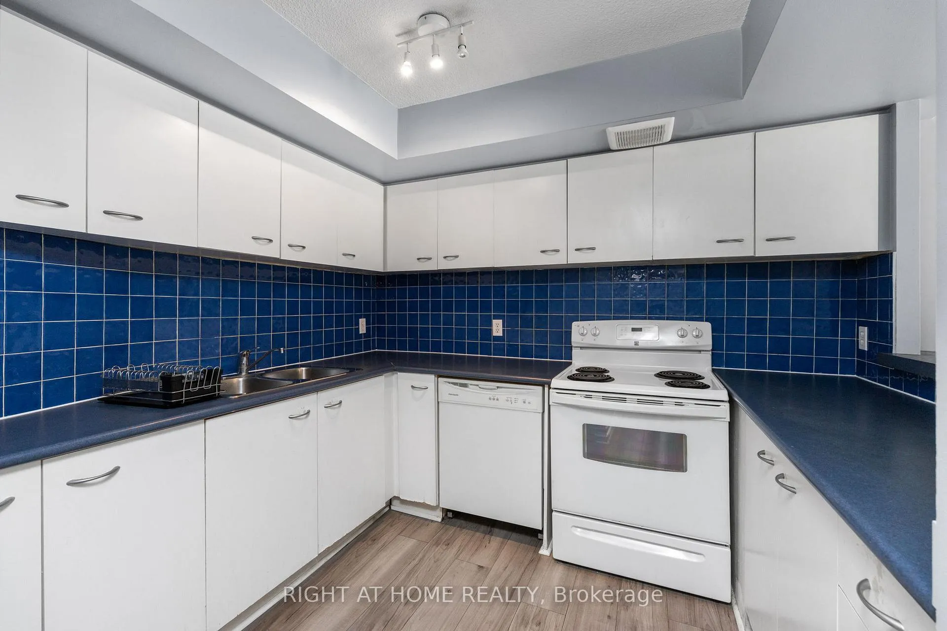 Photo 6 of Unit 303, 25 The Esplanade, Toronto, Waterfront Communities — HOMEH