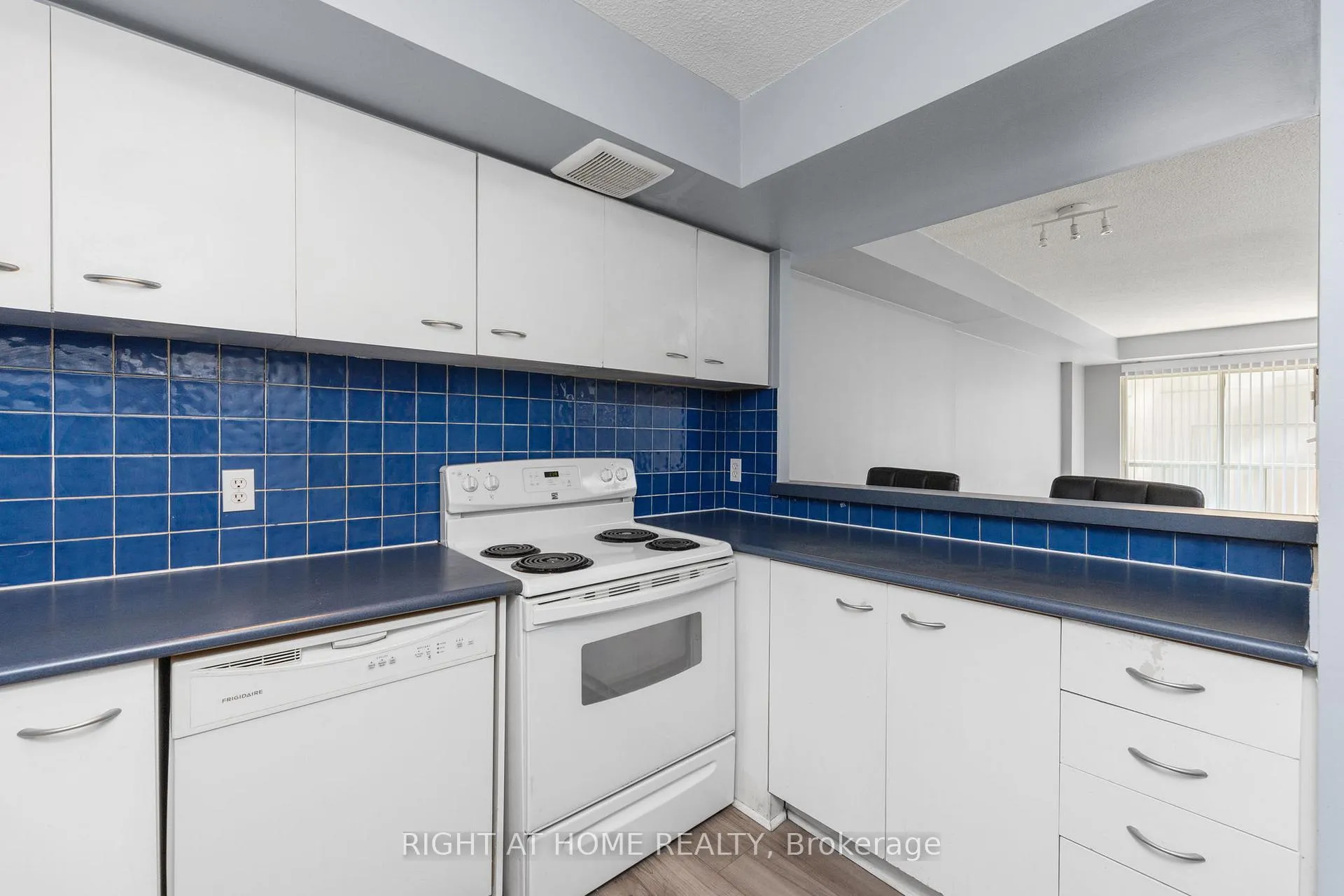 Photo 7 of Unit 303, 25 The Esplanade, Toronto, Waterfront Communities — HOMEH