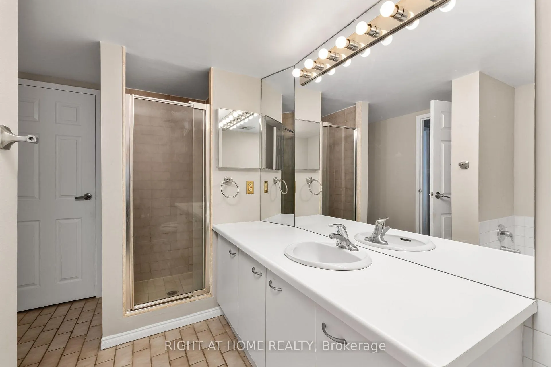 Photo 13 of Unit 303, 25 The Esplanade, Toronto, Waterfront Communities — HOMEH
