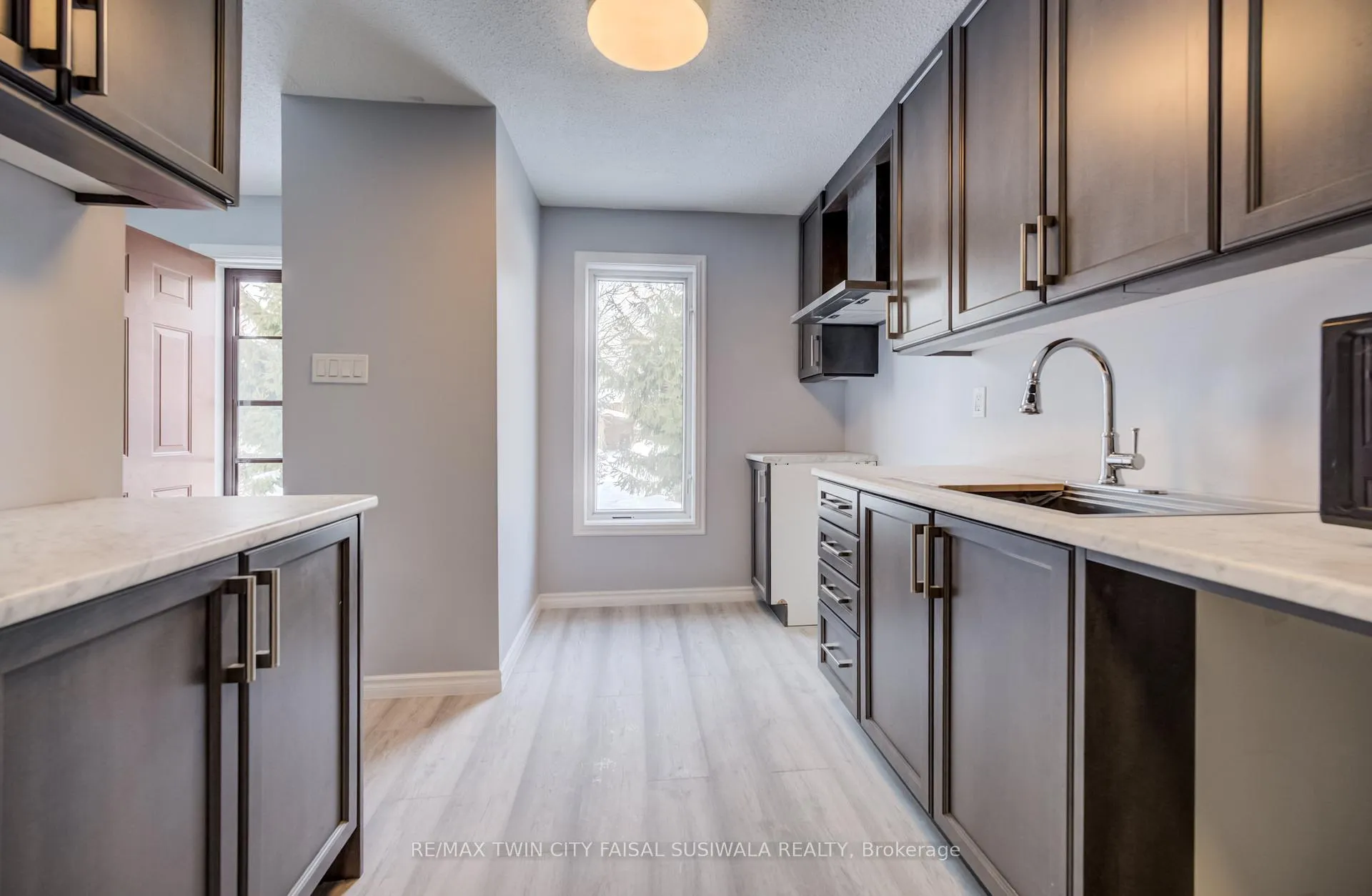 Photo 3 of Unit 18, 249 Cedarbrae Avenue, Waterloo, Lakeshore Village — HOMEH