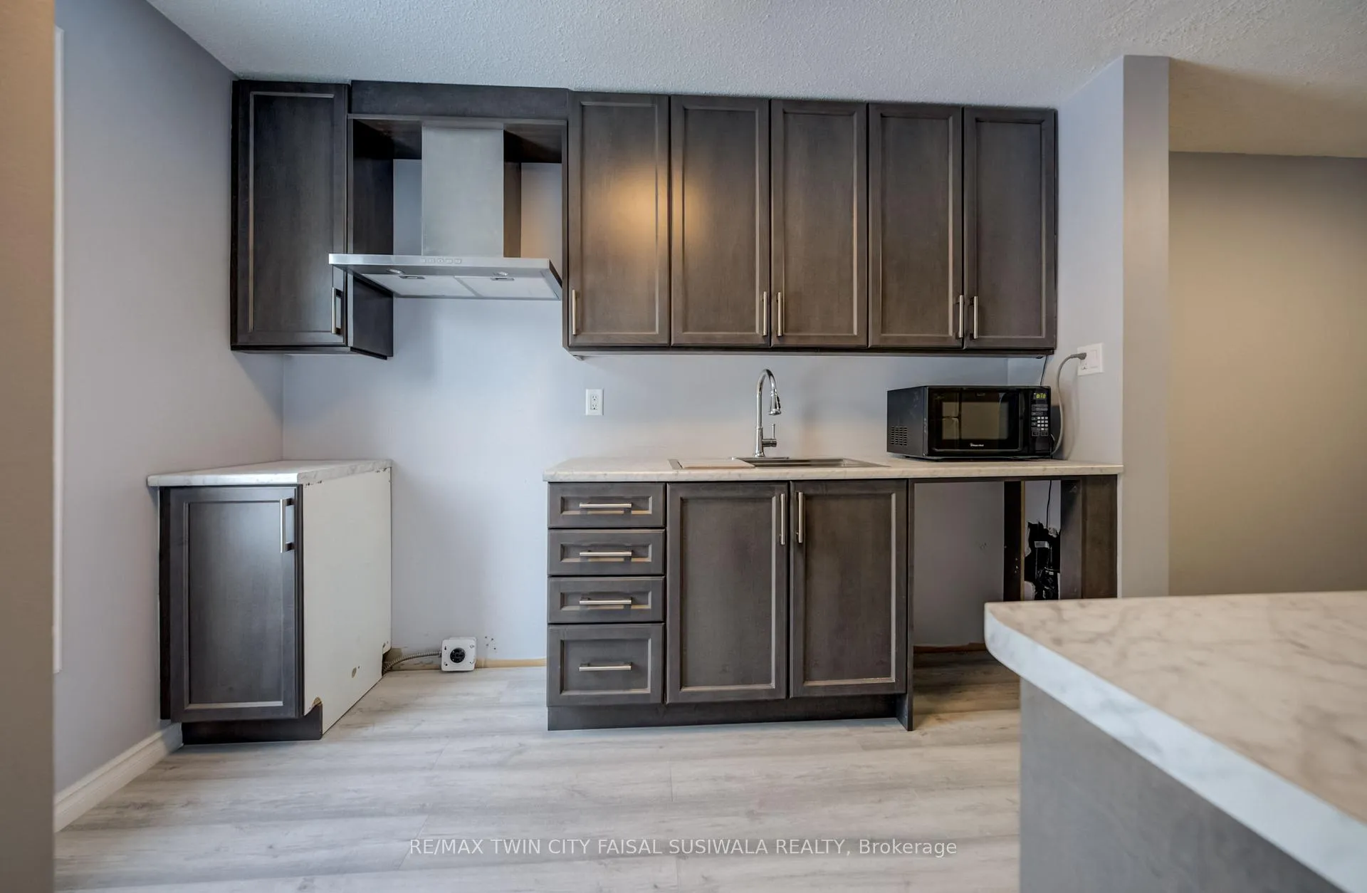 Photo 4 of Unit 18, 249 Cedarbrae Avenue, Waterloo, Lakeshore Village — HOMEH