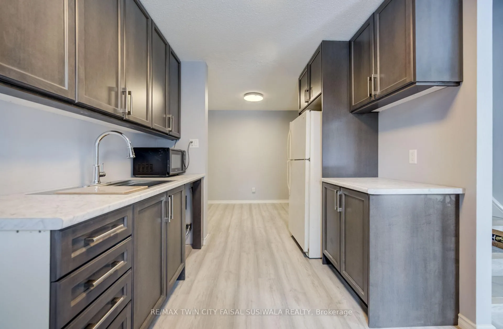 Photo 5 of Unit 18, 249 Cedarbrae Avenue, Waterloo, Lakeshore Village — HOMEH