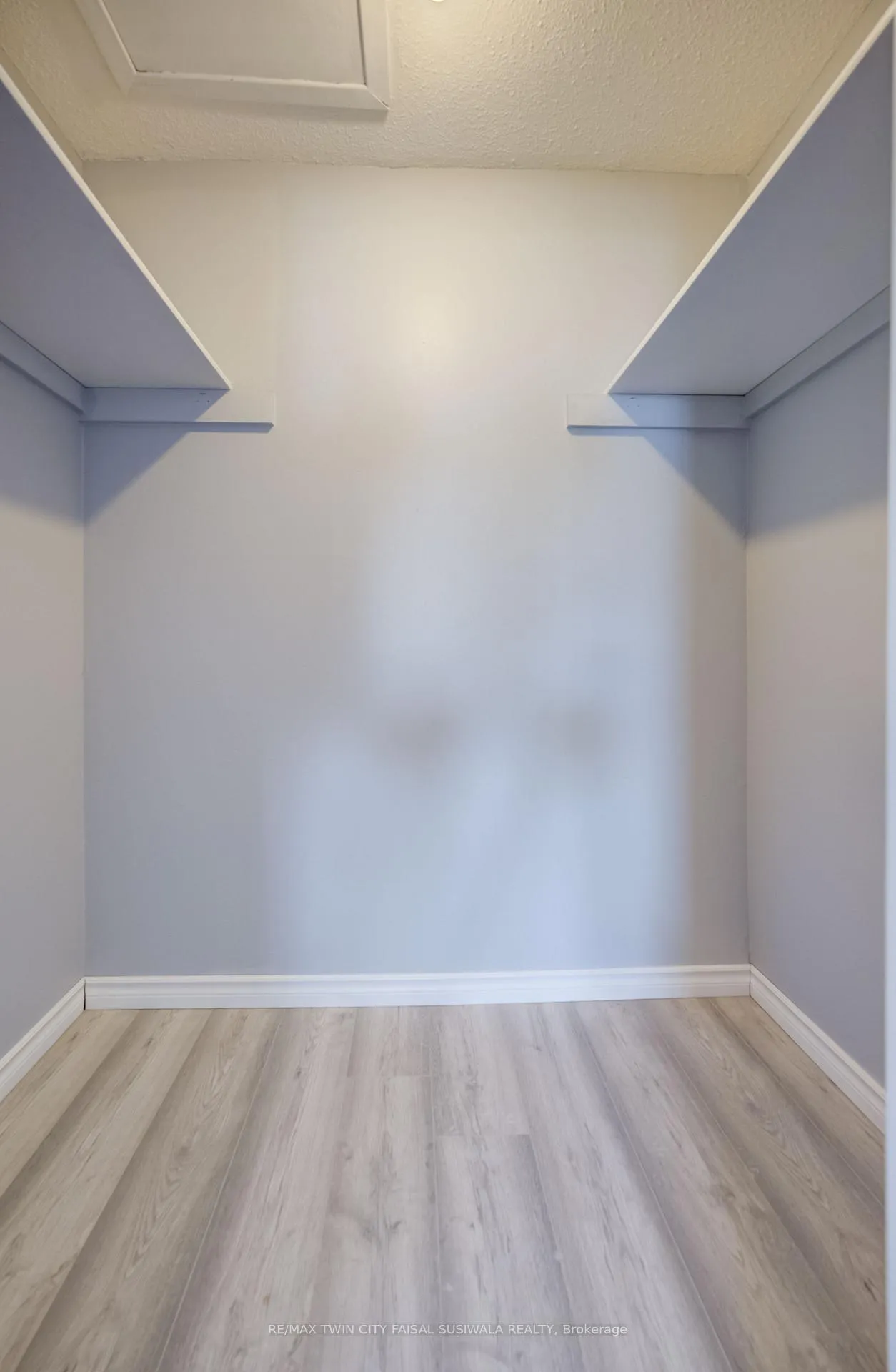 Photo 9 of Unit 18, 249 Cedarbrae Avenue, Waterloo, Lakeshore Village — HOMEH