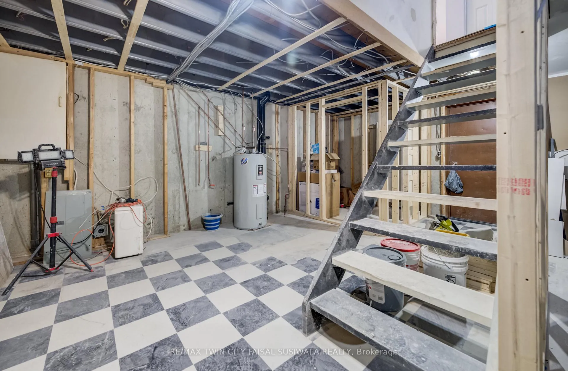 Photo 13 of Unit 18, 249 Cedarbrae Avenue, Waterloo, Lakeshore Village — HOMEH
