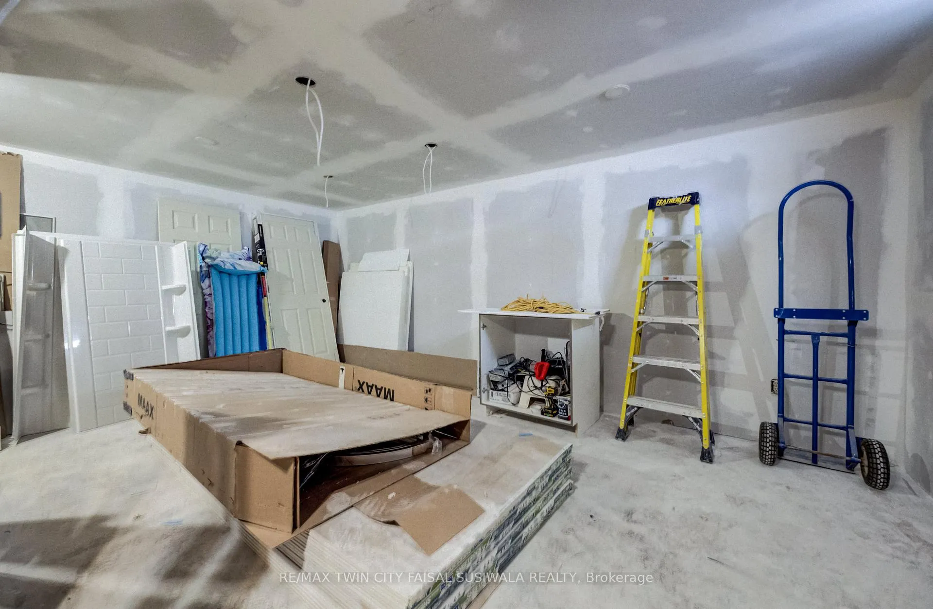 Photo 14 of Unit 18, 249 Cedarbrae Avenue, Waterloo, Lakeshore Village — HOMEH