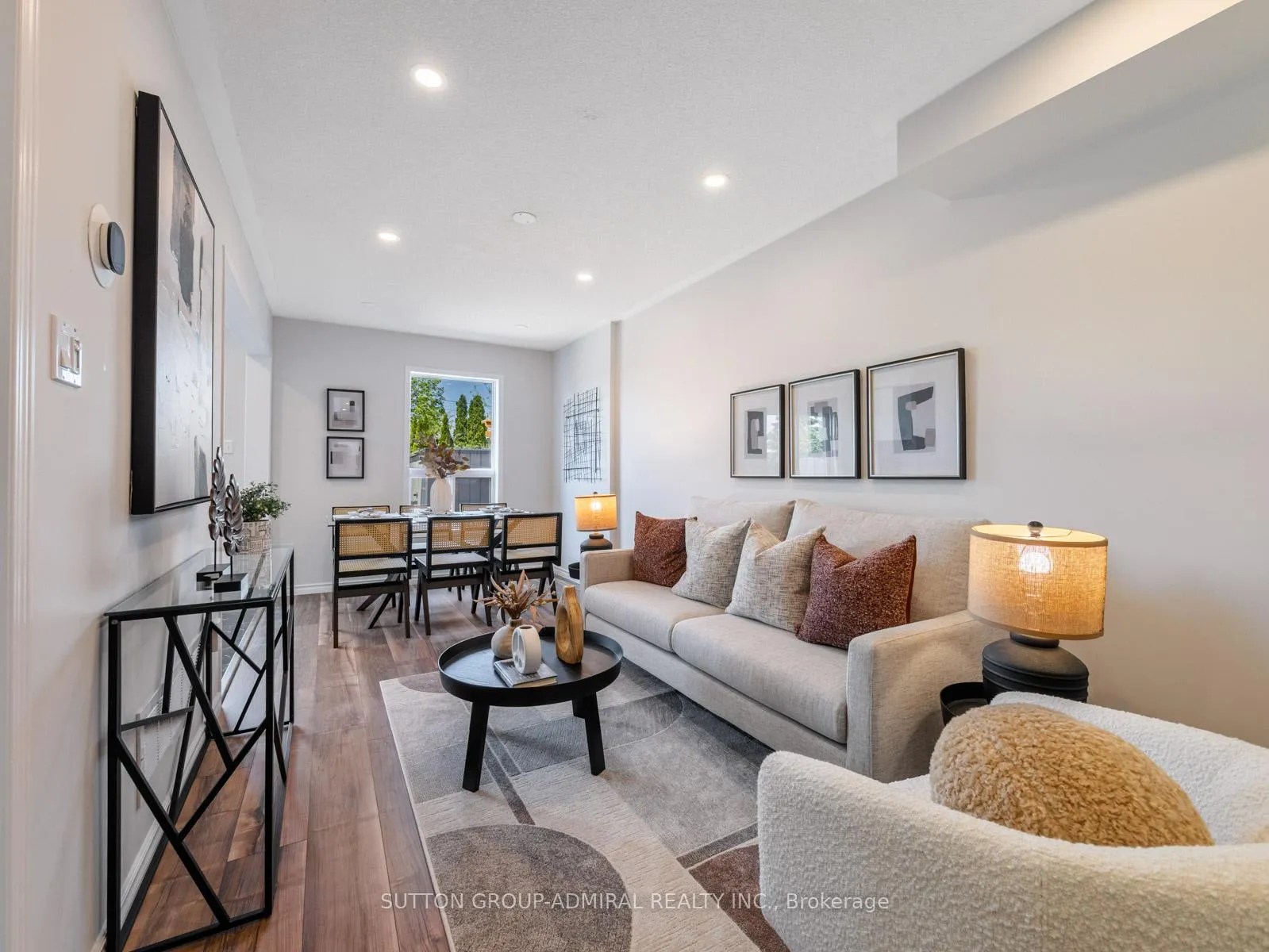Photo 5 of 49 Lindenshire Avenue, Vaughan, Maple — HOMEH
