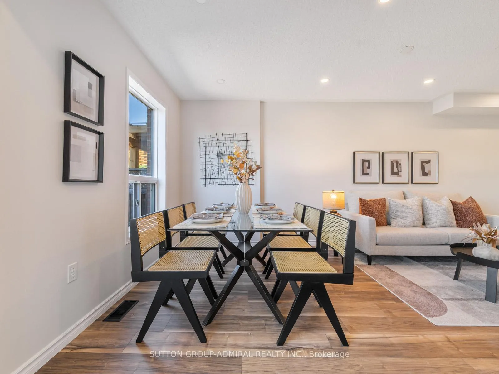 Photo 7 of 49 Lindenshire Avenue, Vaughan, Maple — HOMEH