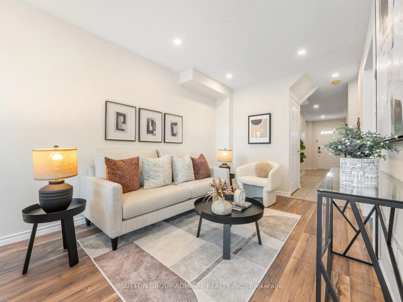 Photo 8 of 49 Lindenshire Avenue, Vaughan, Maple — HOMEH