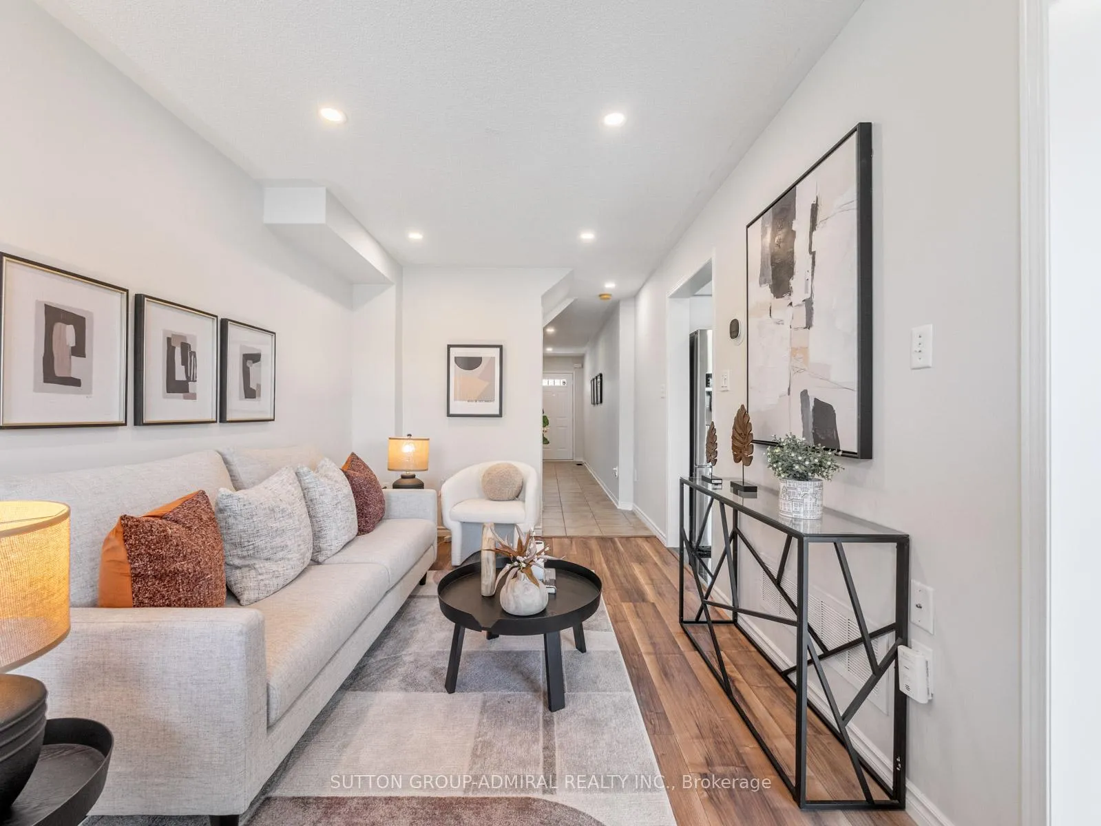 Photo 9 of 49 Lindenshire Avenue, Vaughan, Maple — HOMEH