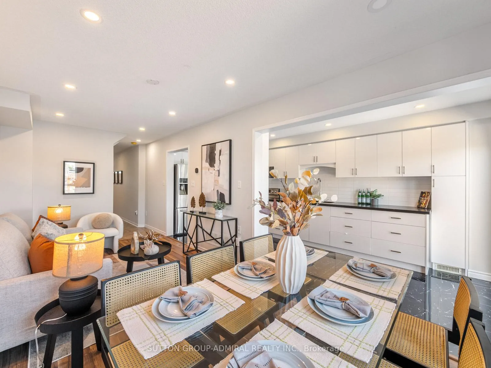 Photo 10 of 49 Lindenshire Avenue, Vaughan, Maple — HOMEH