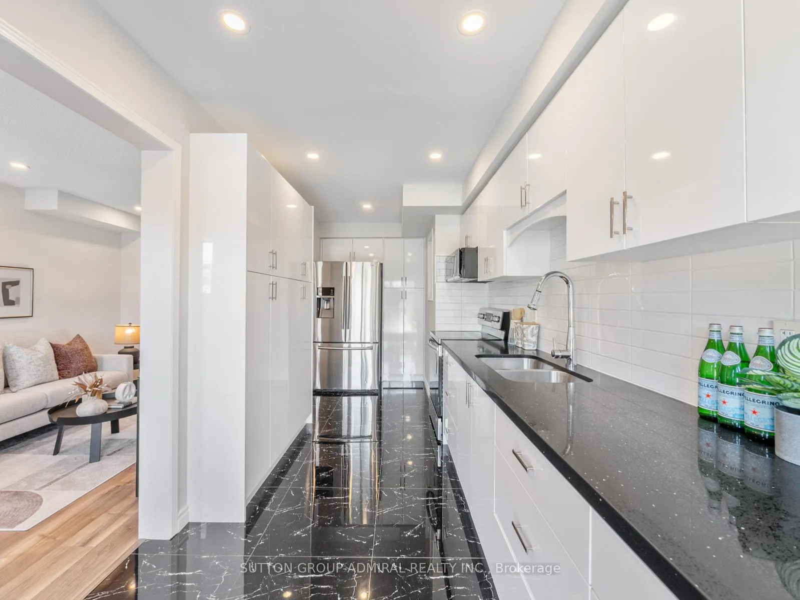 Photo 12 of 49 Lindenshire Avenue, Vaughan, Maple — HOMEH