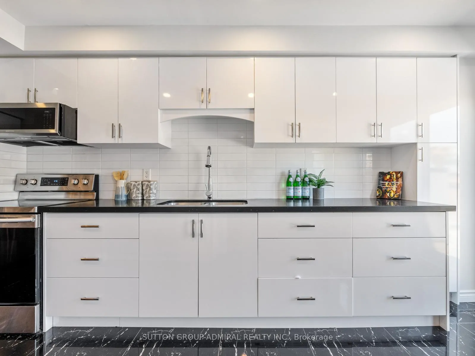 Photo 13 of 49 Lindenshire Avenue, Vaughan, Maple — HOMEH