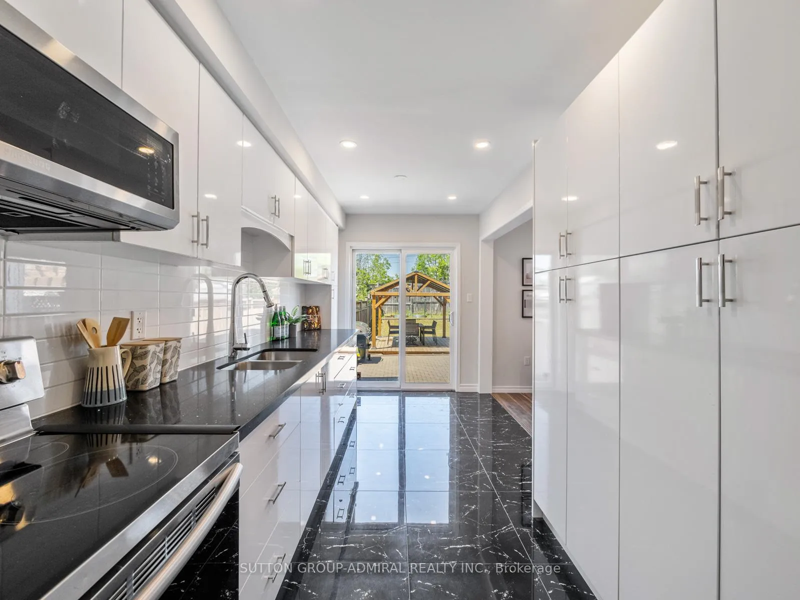 Photo 14 of 49 Lindenshire Avenue, Vaughan, Maple — HOMEH