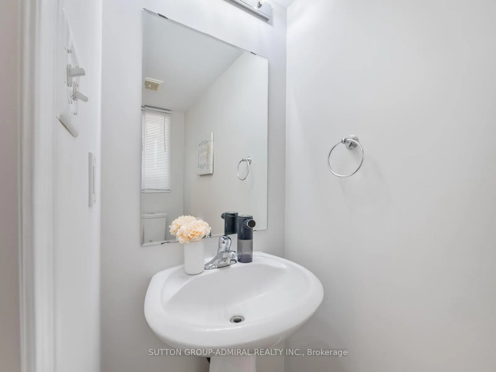 Photo 15 of 49 Lindenshire Avenue, Vaughan, Maple — HOMEH