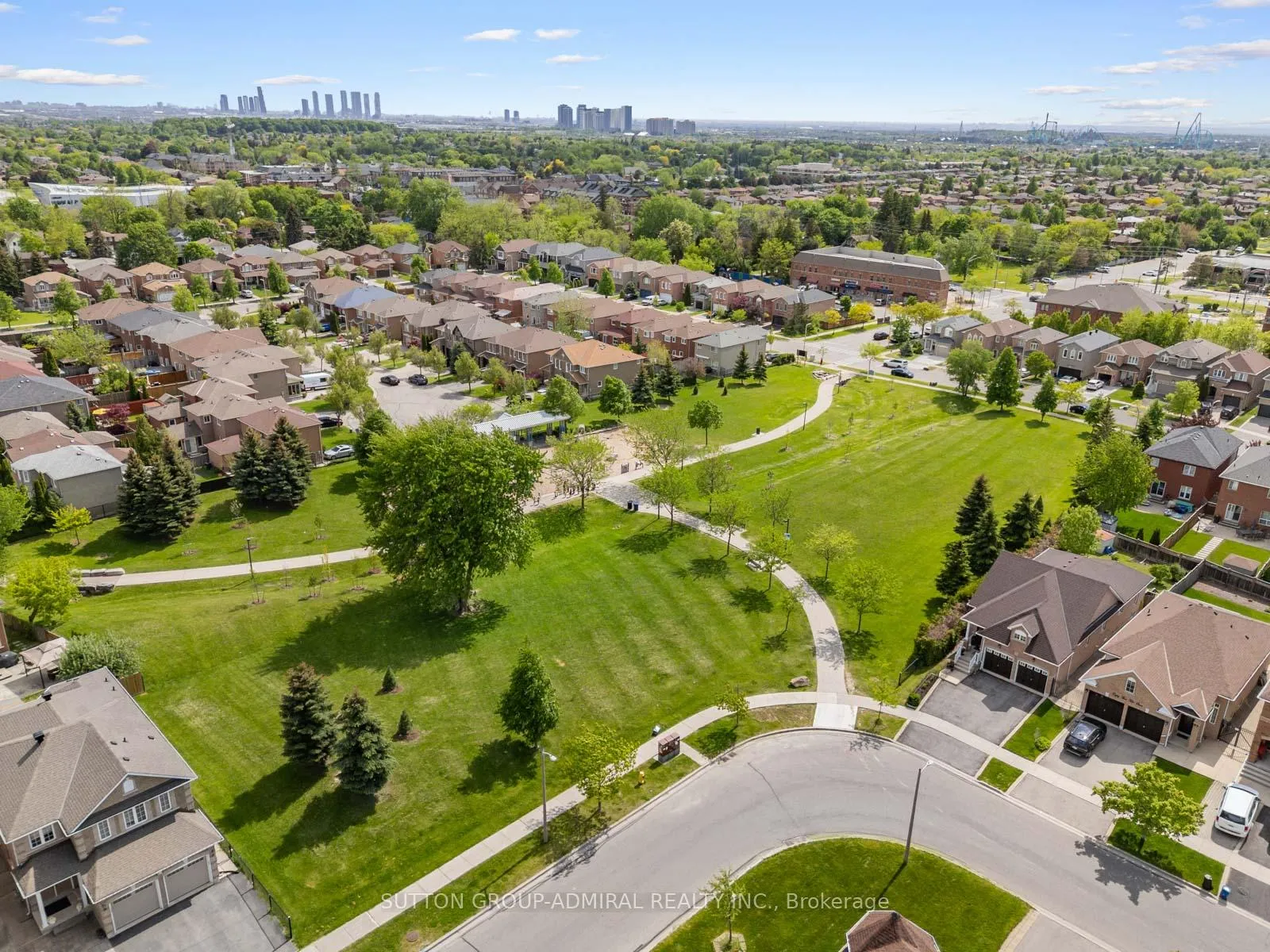 Photo 42 of 49 Lindenshire Avenue, Vaughan, Maple — HOMEH