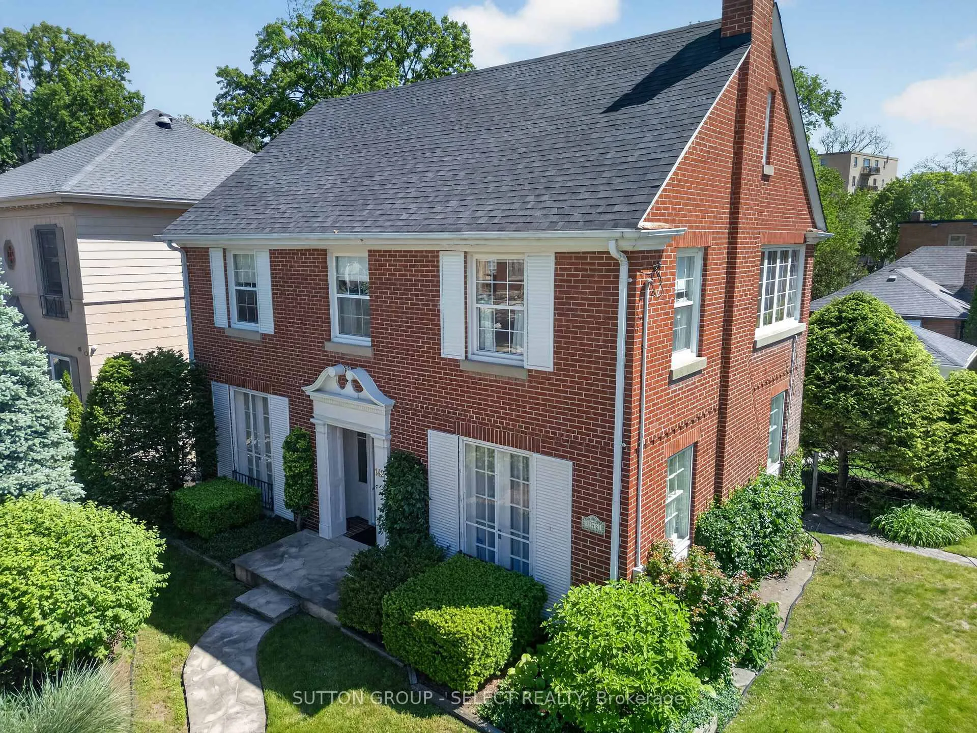 Front of 142 Ridout Street S