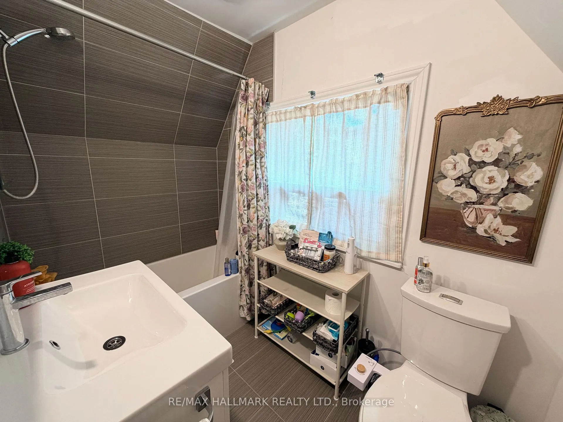 Photo 9 of 35 Benlamond Avenue, Toronto, East End-Danforth — HOMEH