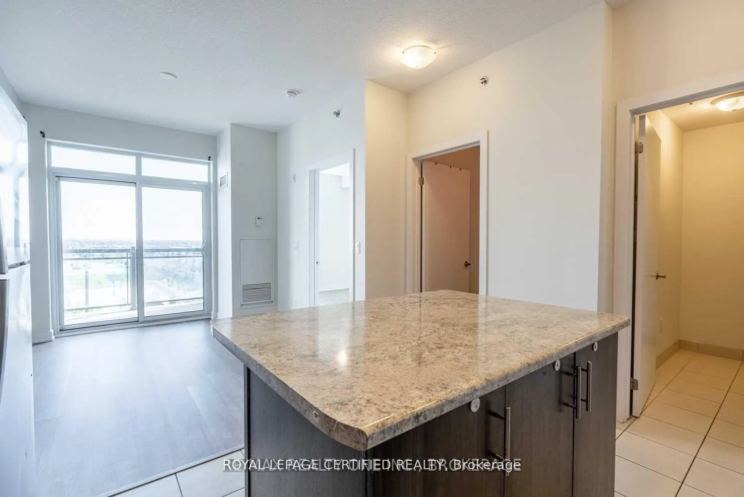 Photo 3 of Unit 615, 2486 Old Bronte Road, Oakville, Westmount — HOMEH