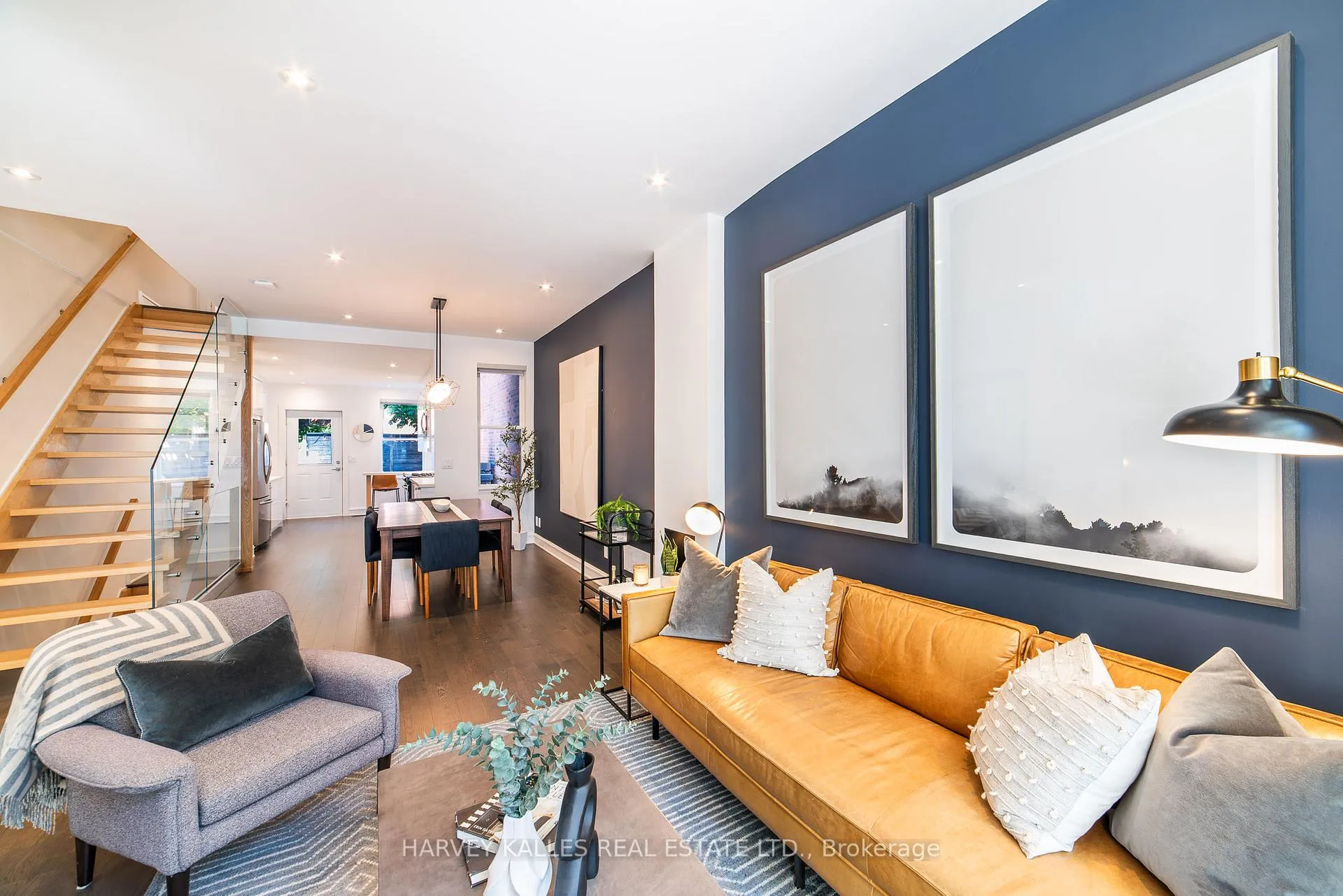 Photo 3 of 642 Wellington Street W, Toronto, Niagara — HOMEH