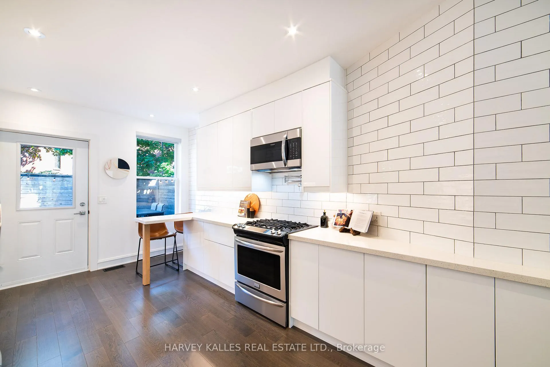Photo 5 of 642 Wellington Street W, Toronto, Niagara — HOMEH