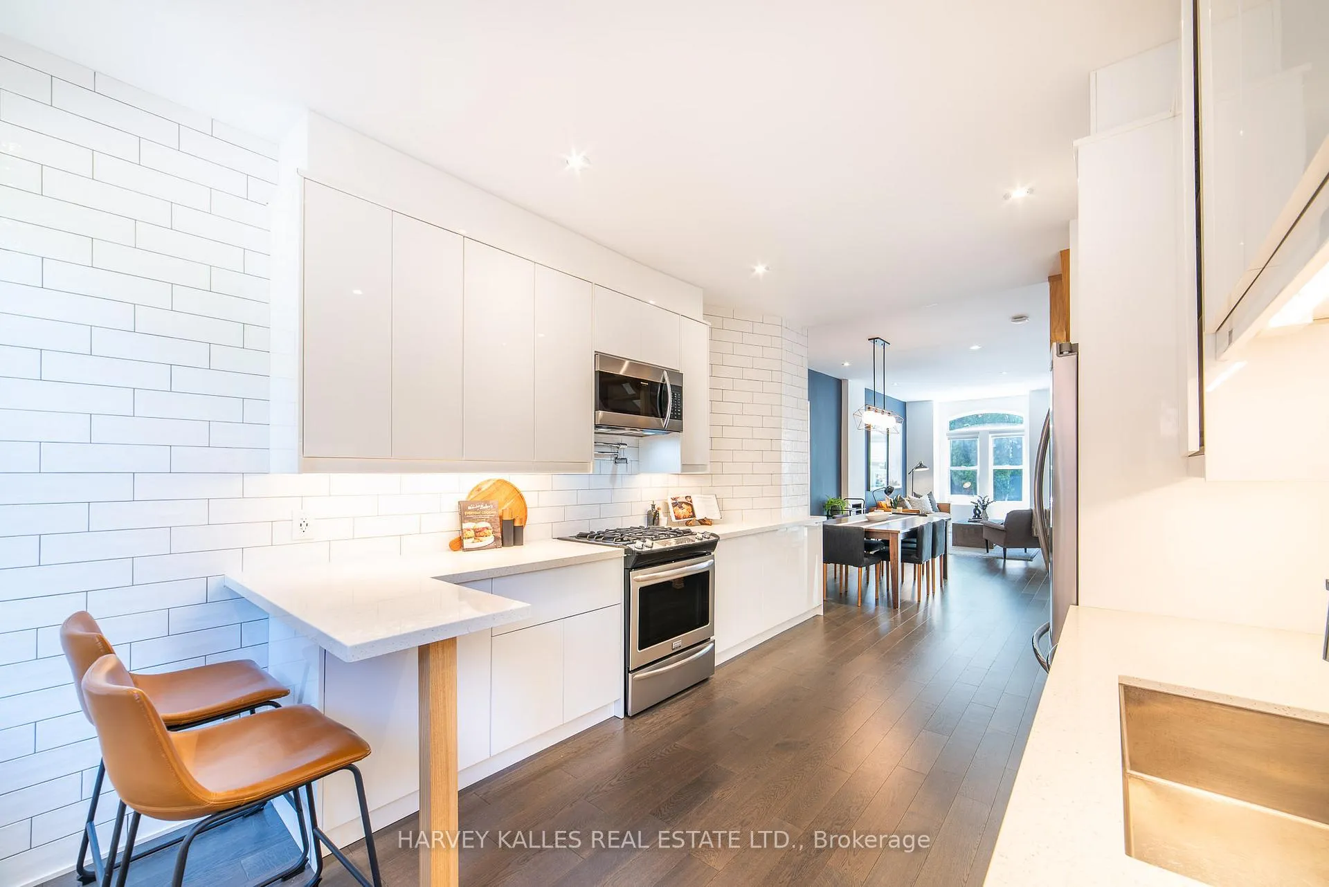 Photo 7 of 642 Wellington Street W, Toronto, Niagara — HOMEH
