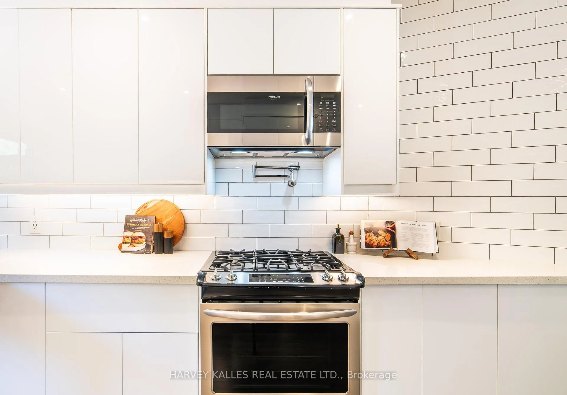 Photo 8 of 642 Wellington Street W, Toronto, Niagara — HOMEH