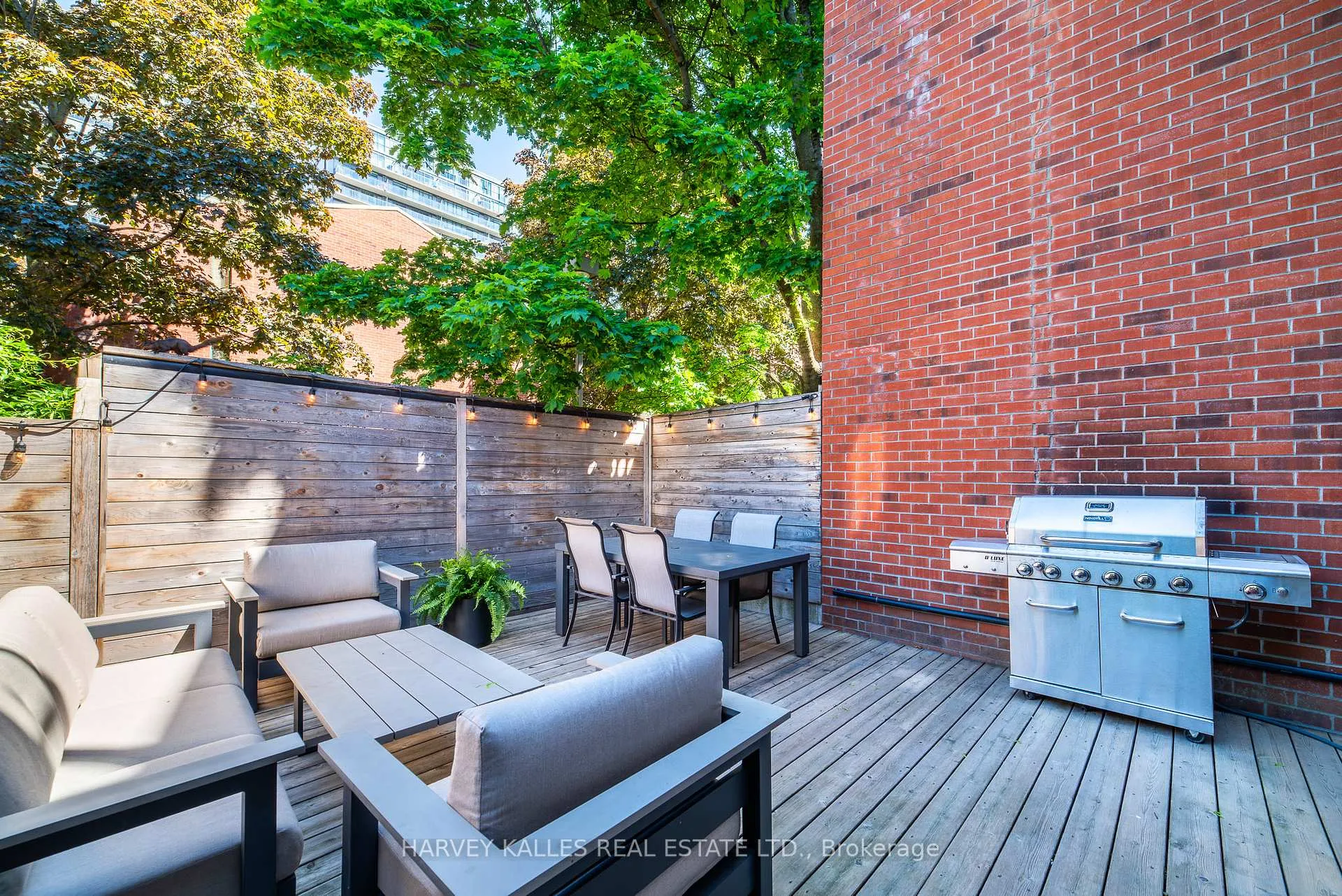 Photo 9 of 642 Wellington Street W, Toronto, Niagara — HOMEH
