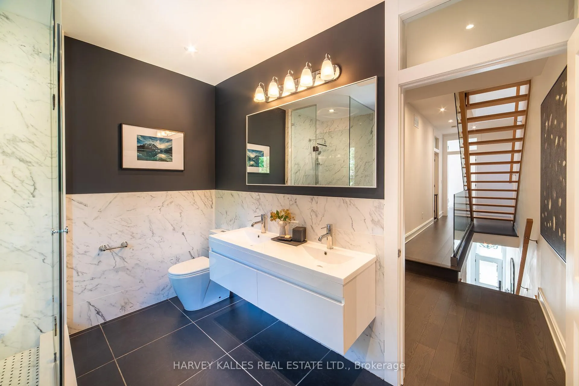 Photo 12 of 642 Wellington Street W, Toronto, Niagara — HOMEH