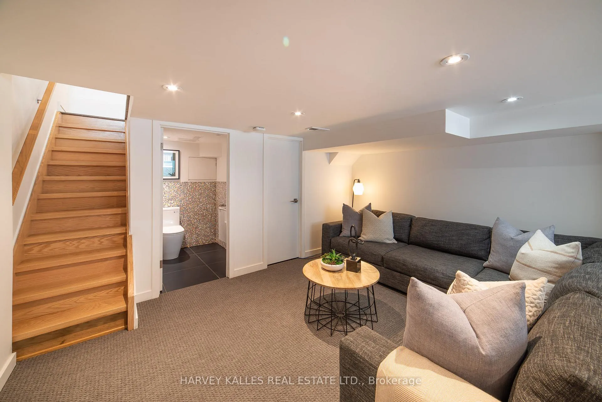 Photo 28 of 642 Wellington Street W, Toronto, Niagara — HOMEH