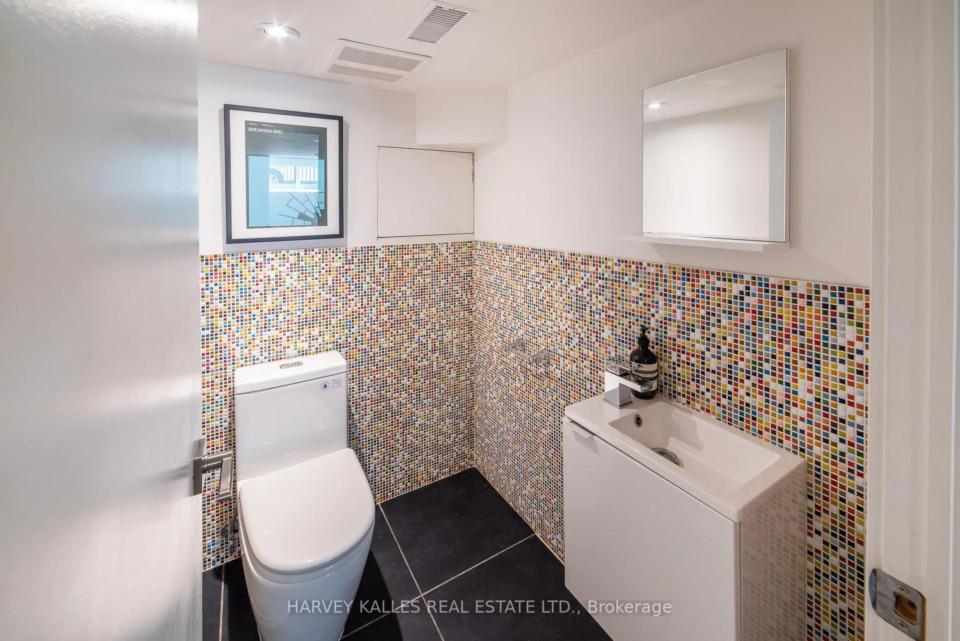Photo 30 of 642 Wellington Street W, Toronto, Niagara — HOMEH