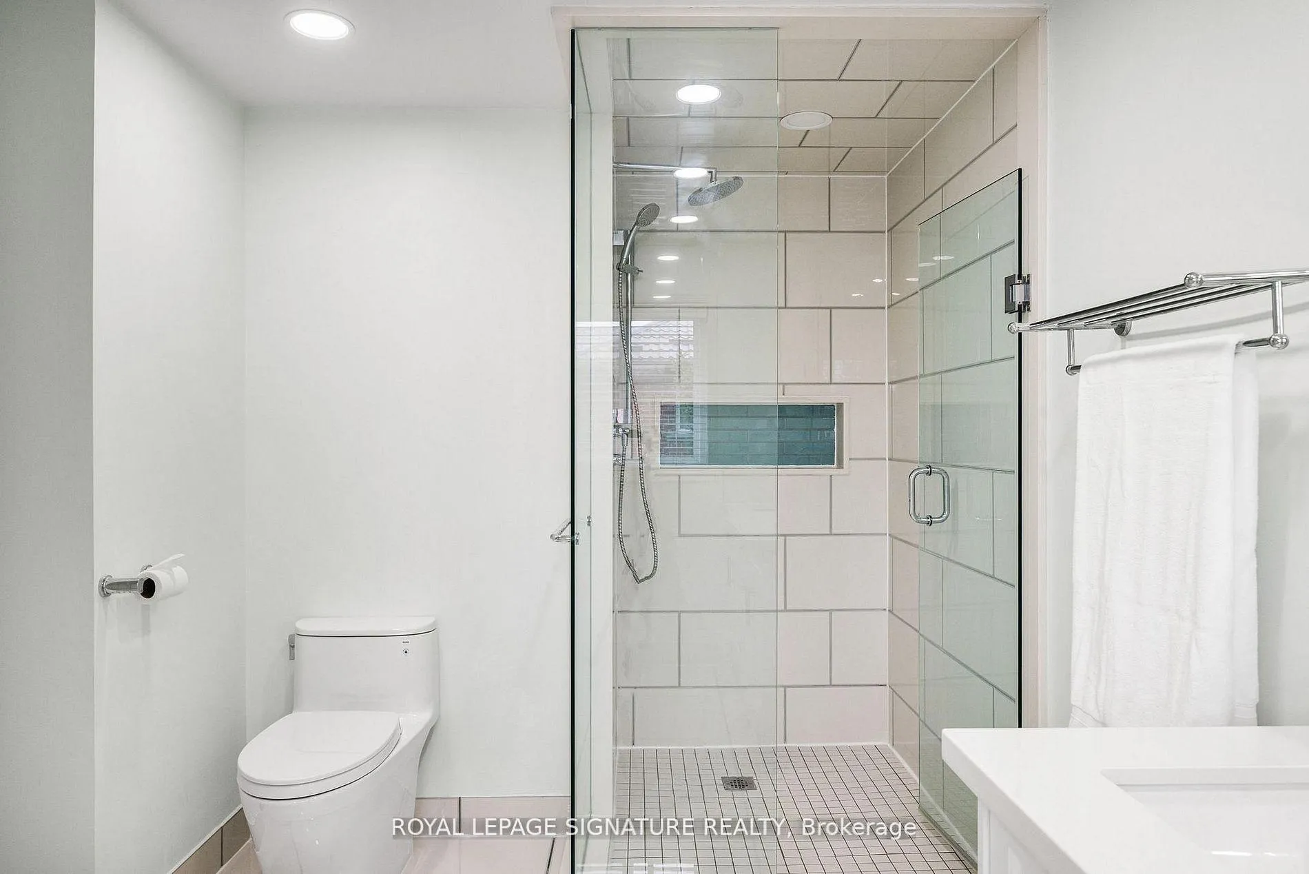 Photo 23 of 238 Hoover Drive, Pickering, Rougemount — HOMEH