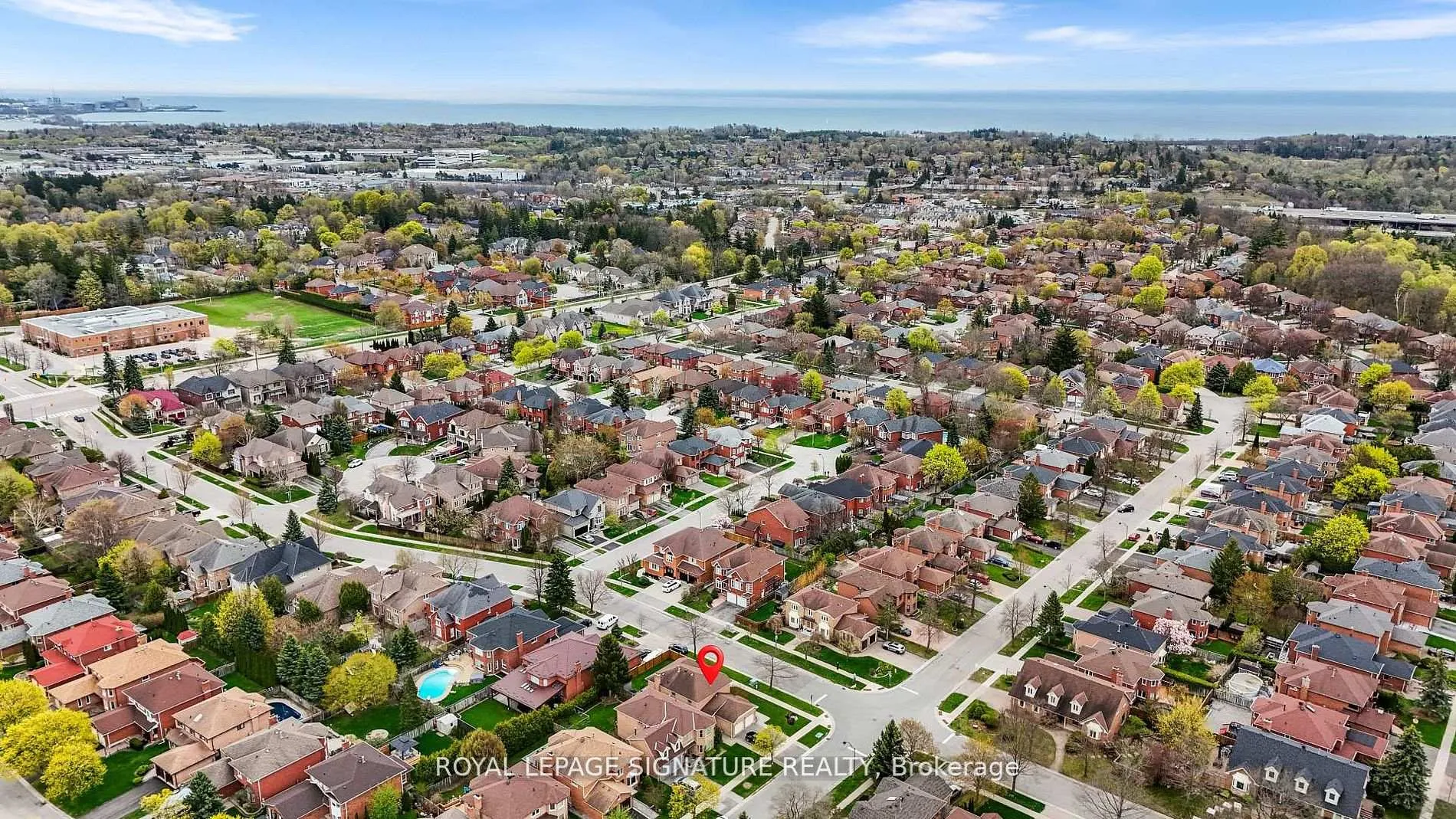 Photo 48 of 238 Hoover Drive, Pickering, Rougemount — HOMEH